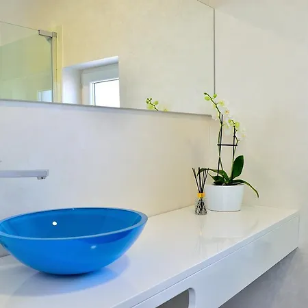 Villa Domus Lauri Modern House