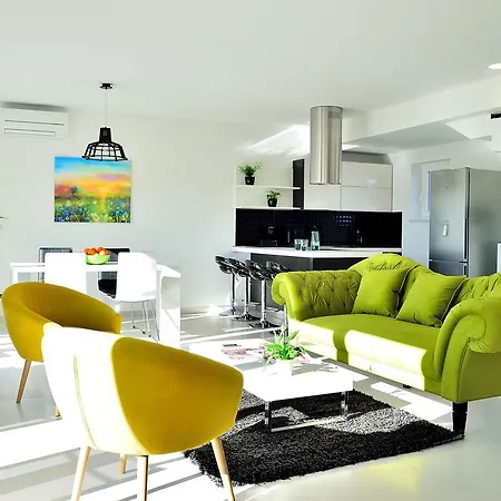 Domus Lauri Modern House Villa *