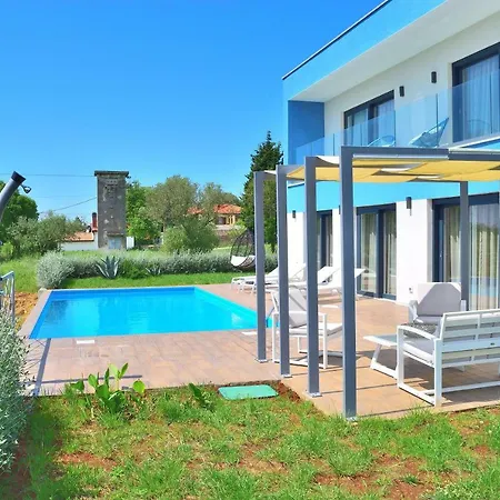 Villa Domus Lauri Modern House
