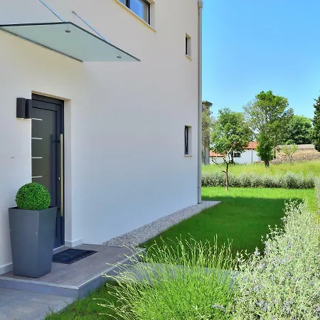 Domus Lauri Modern House *