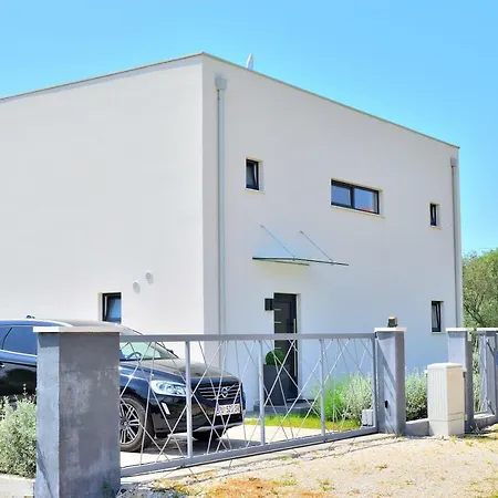 Villa Domus Lauri Modern House *