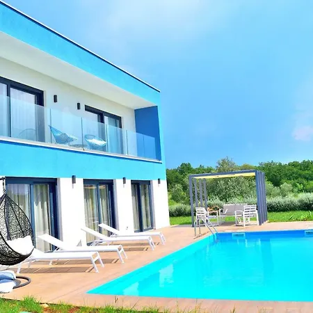 Domus Lauri Modern House
